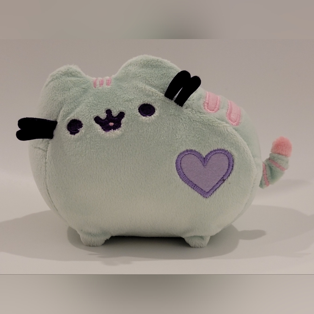 Pusheen small mint heart plush